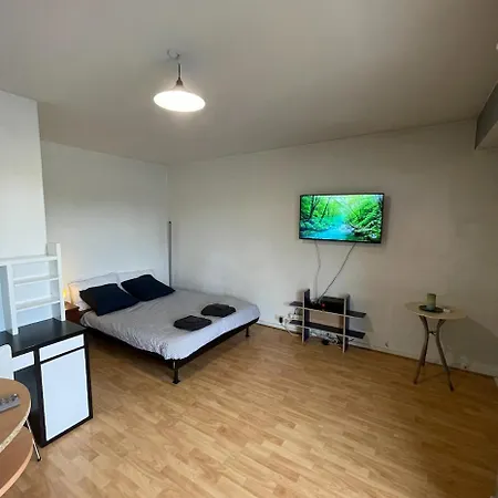 Apartment Geneva Residences - Colourful By The Border