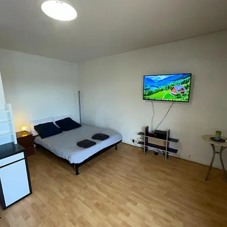 Apartment Geneva Residences - Colourful By The Border *