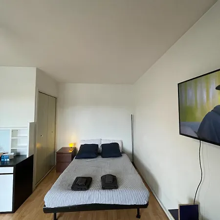 Apartment Geneva Residences - Colourful By The Border *