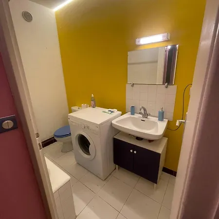Apartment Geneva Residences - Colourful By The Border *
